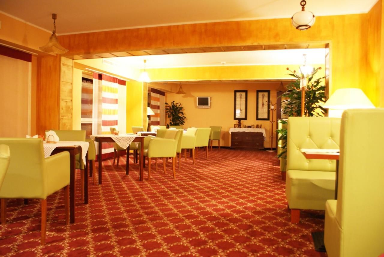 Отель Hotel Iskra by Katowice Airport Пирзовице-34