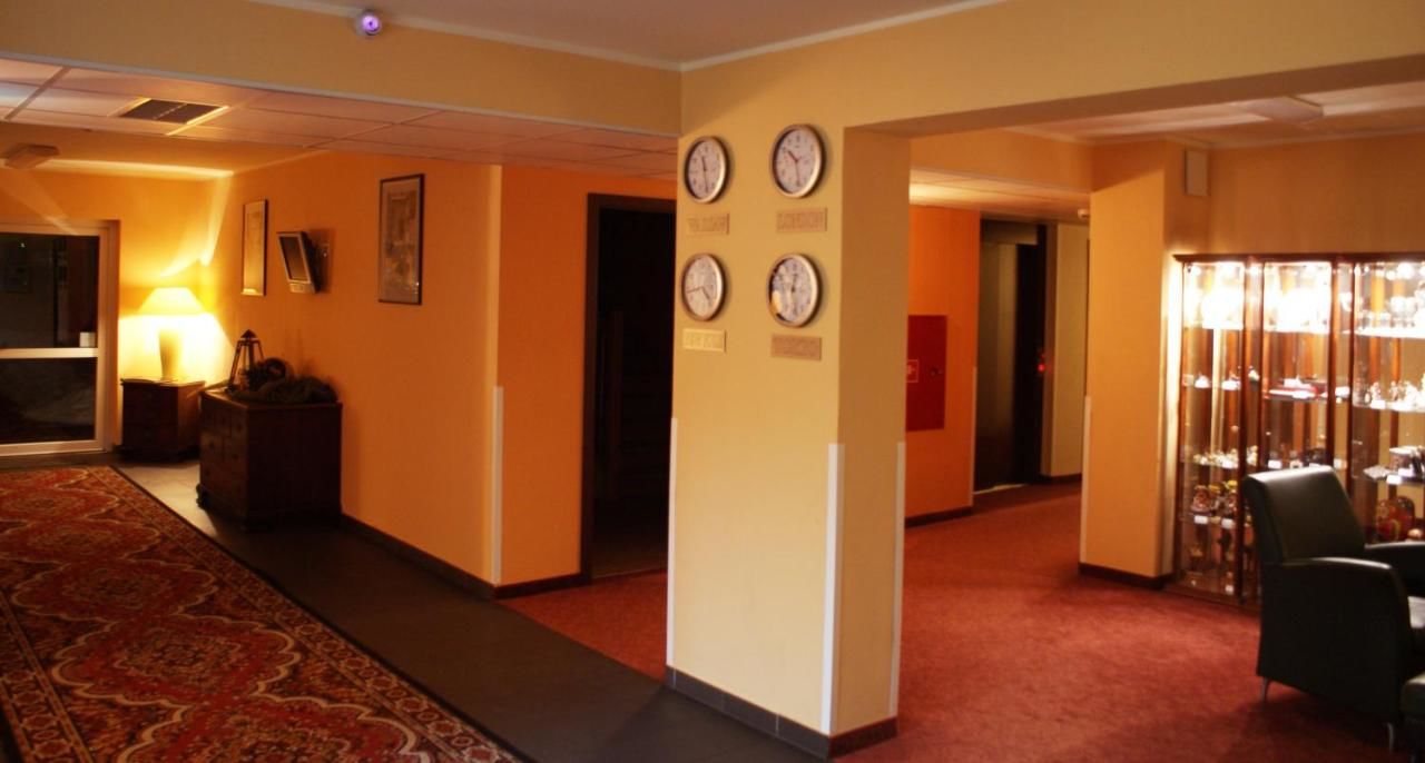 Отель Hotel Iskra by Katowice Airport Пирзовице-37