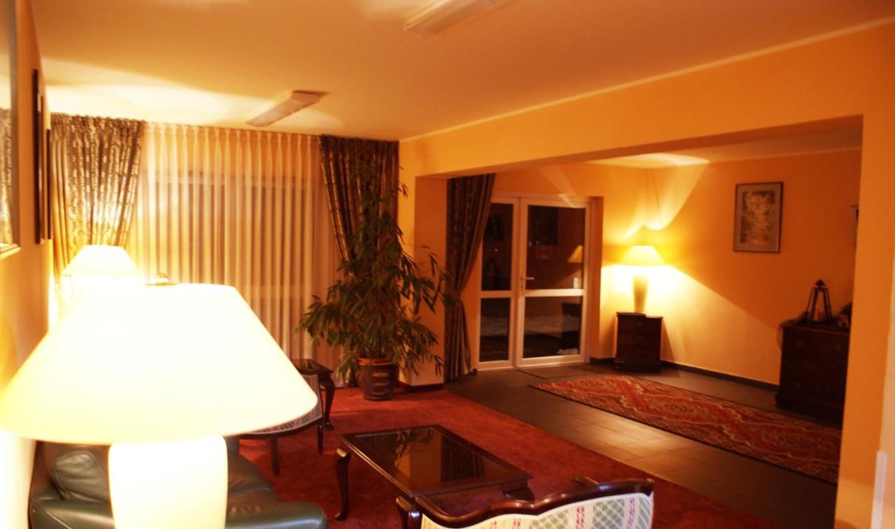 Отель Hotel Iskra by Katowice Airport Пирзовице-38