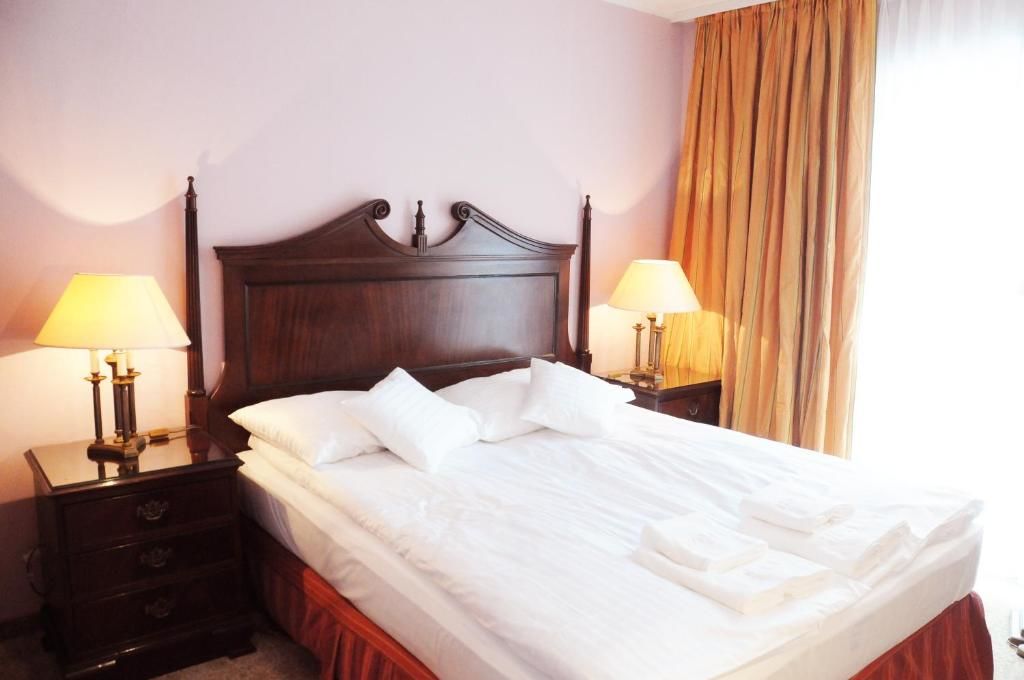 Отель Hotel Iskra by Katowice Airport Пирзовице-48